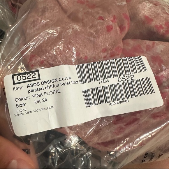 ASOS DESIGN Curve pleated chiffon twist front maxi dress in pink floral - Picture 5 of 6